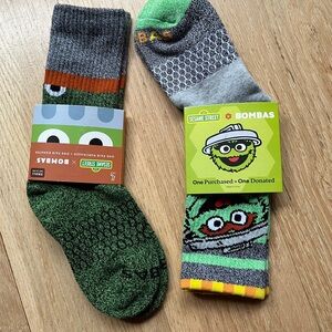 Bombas Oscar the Grouch Youth Calf Socks, 2 pair size small youth